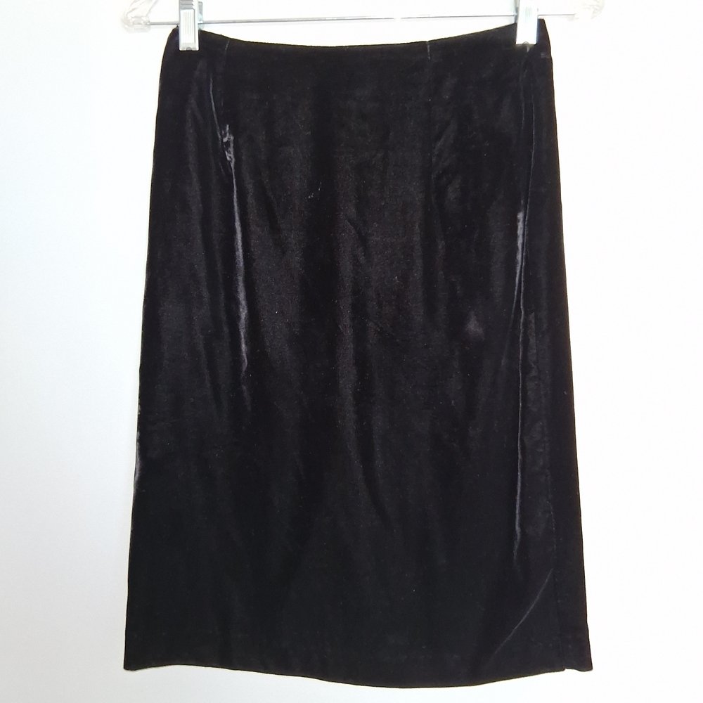 Chic Black Velvet Pencil Skirt